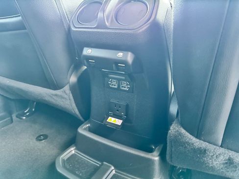 Used 2023 Jeep Wrangler Unlimited Sahara AWD/4WD image 15