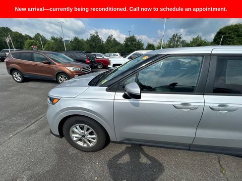 Used 2022 Kia Carnival LX FWD image 13