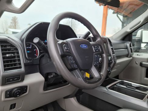 Used 2019 Ford F250 XLT w/ XLT Premium Package AWD/4WD image 9