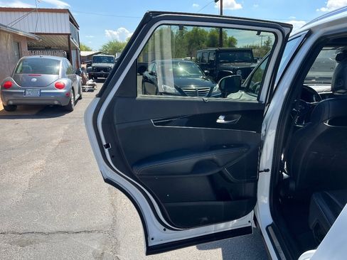 Used 2017 Kia Sorento SX image 32