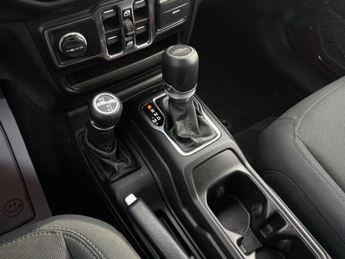 Used 2022 Jeep Gladiator Sport image 27