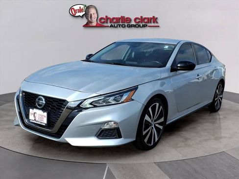 Used 2022 Nissan Altima 2.5 SR image 1