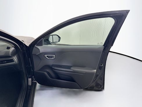 Used 2025 Kia K4 LXS image 32