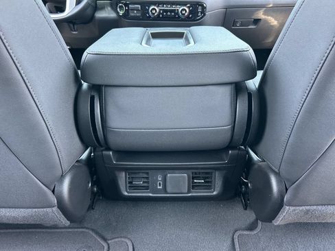 Used 2025 GMC Sierra 1500 SLT AWD/4WD image 21