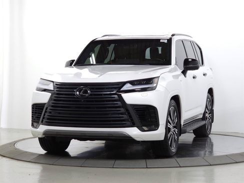 Used 2023 Lexus LX 600 4WD w/ Appearance Package image 4
