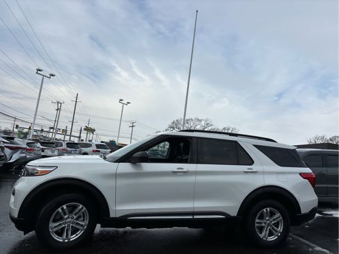 Used 2023 Ford Explorer XLT image 6