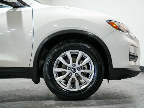 Used 2018 Nissan Rogue SV FWD image 9