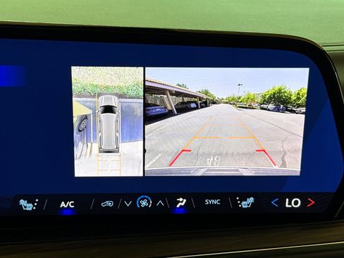 Used 2025 Chevrolet Suburban Z71 AWD/4WD image 27