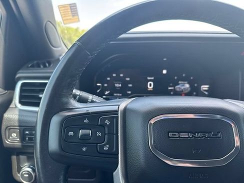 Used 2022 GMC Yukon Denali RWD image 16