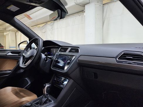 Used 2022 Volkswagen Tiguan SE image 20