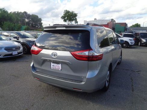 Used 2017 Toyota Sienna LE image 9