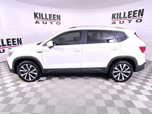 Used 2024 Volkswagen Taos SE image 4