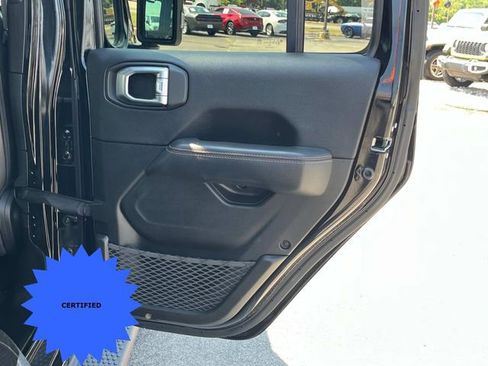 Used 2022 Jeep Wrangler Unlimited Sahara image 9