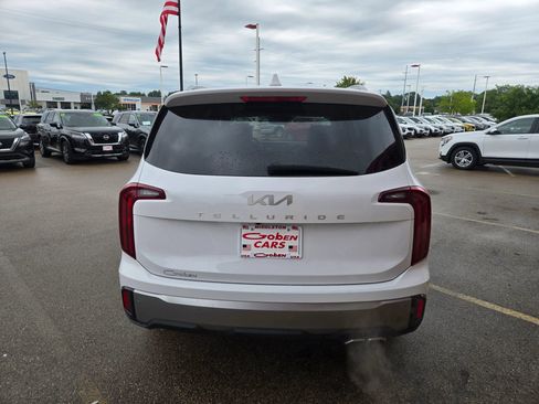Used 2025 Kia Telluride S FWD image 5