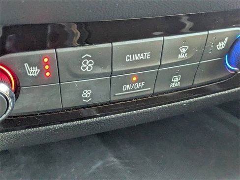 Used 2019 Buick Enclave Essence image 21