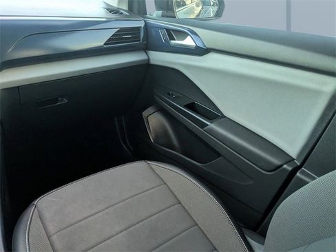 Used 2022 Volkswagen Taos SE image 15