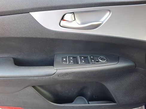 Used 2022 Kia Forte LXS w/ LXS Technology Package FWD image 16