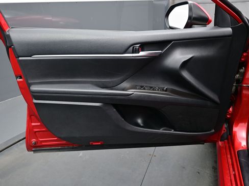 Used 2023 Toyota Camry SE image 9