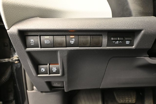 Used 2021 Toyota Sienna XSE FWD image 21
