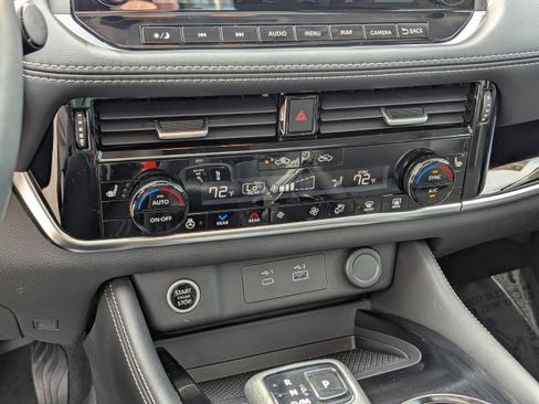 Used 2023 Nissan Rogue SL w/ SL Premium Package image 25