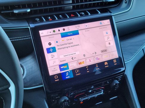 Used 2025 Jeep Grand Cherokee Limited w/ Trailer Tow Package image 15