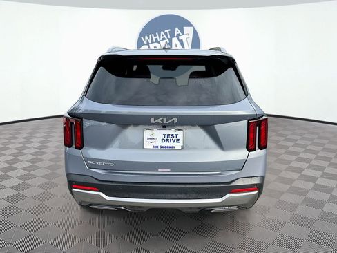 Certified 2025 Kia Sorento S w/ Panoramic Sunroof Package FWD image 7