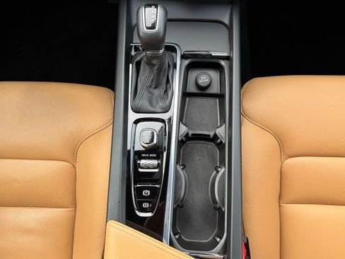 Used 2020 Volvo XC60 T5 Momentum image 29