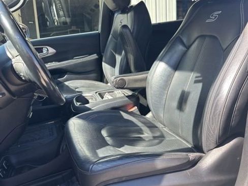 Used 2020 Chrysler Pacifica Touring-L w/ Advanced Safetytec Group AWD/4WD image 38