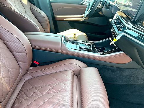 Used 2025 BMW X5 xDrive40i w/ Premium Package AWD/4WD image 25
