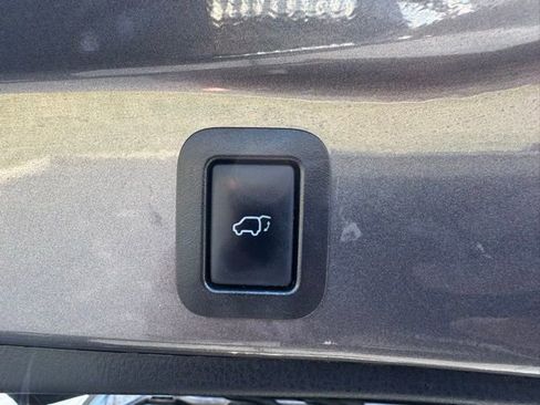 Used 2018 Toyota Highlander Limited image 10