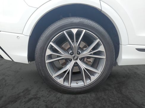 Used 2022 Audi Q8 Premium Plus AWD/4WD image 5