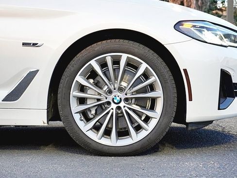 Used 2023 BMW 530e w/ M Sport Package image 8