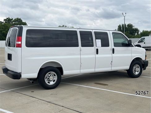 Used 2025 Chevrolet Express 3500 LS RWD image 2