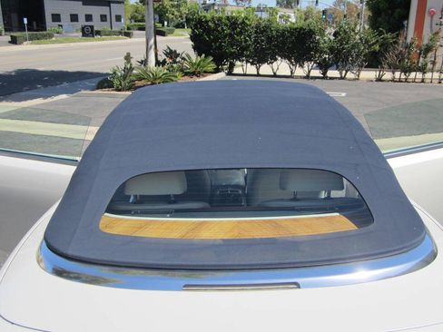 Used 2016 Rolls-Royce Dawn RWD image 18