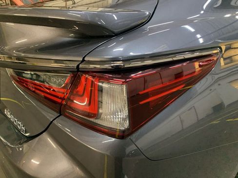 Used 2022 Lexus ES 300h F Sport image 30