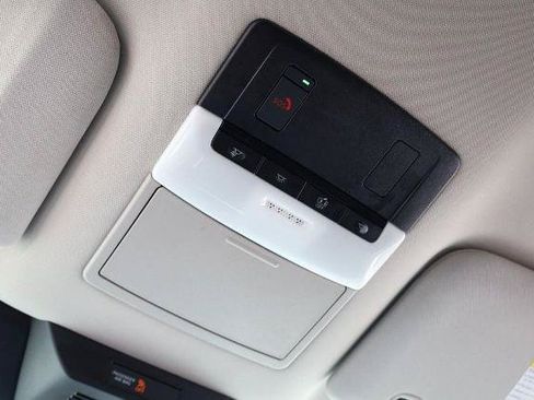 Used 2025 Nissan Pathfinder SV AWD/4WD image 18