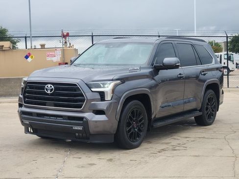 Used 2023 Toyota Sequoia SR5 w/ SR5 Premium Package AWD/4WD image 10