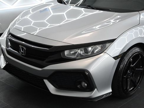Used 2018 Honda Civic Sport image 7
