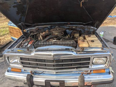 Used 1991 Jeep Grand Wagoneer image 10