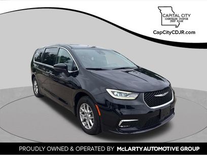 Used 2023 Chrysler Pacifica Touring-L