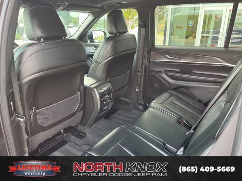 Used 2025 Jeep Grand Cherokee L Limited AWD/4WD image 19