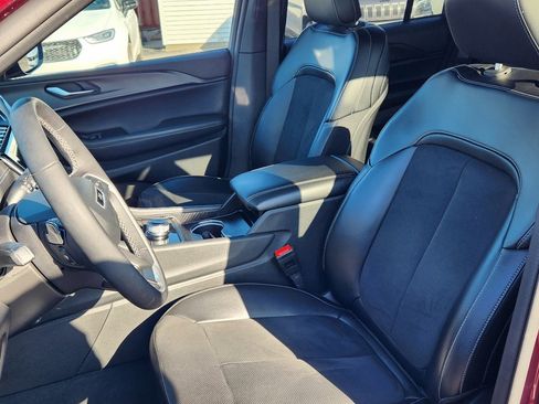 Used 2024 Jeep Grand Cherokee Altitude image 10