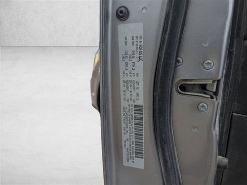 Used 2017 Dodge Journey SE image 16