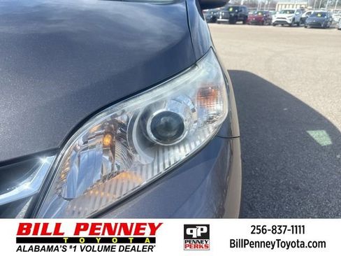 Used 2020 Toyota Sienna XLE image 9