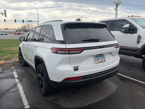 Used 2023 Jeep Grand Cherokee Altitude image 4