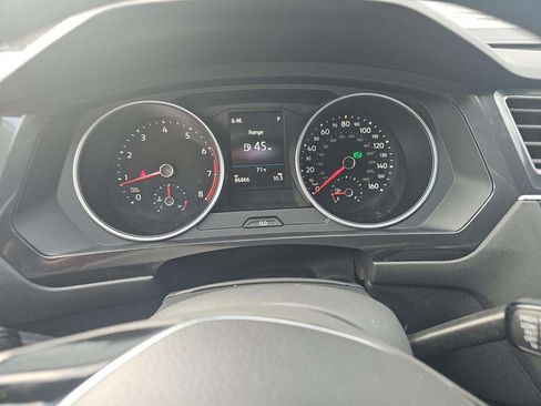 Used 2018 Volkswagen Tiguan SE w/ Panoramic Sunroof Package AWD/4WD image 3