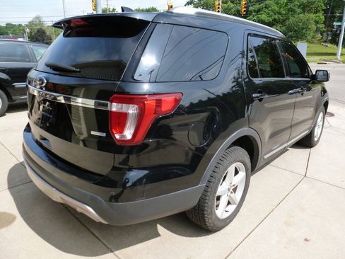 Used 2016 Ford Explorer XLT w/ Equipment Group 201A AWD/4WD image 2