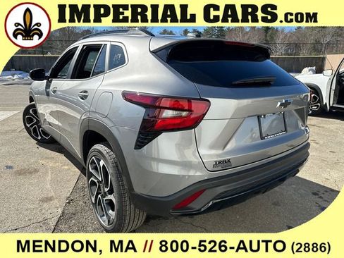 New 2026 Chevrolet Trax RS w/ Sunroof Package FWD image 8