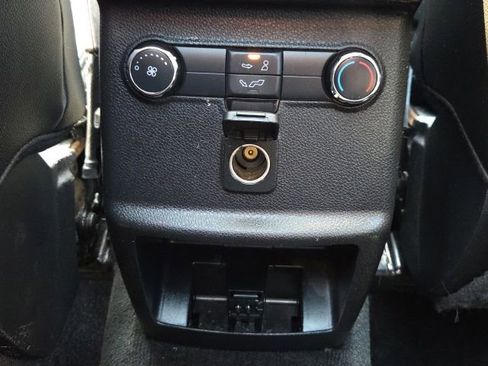 Used 2017 Ford Explorer XLT w/ Equipment Group 202A AWD/4WD image 19