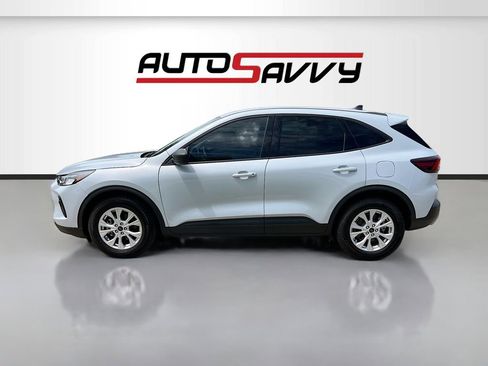 Used 2025 Ford Escape Active w/ Cold Weather Package FWD image 4